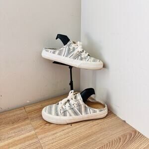 Crown Vintage Floraine slip-on sneakers white And Gray Striped Women’s 6.5